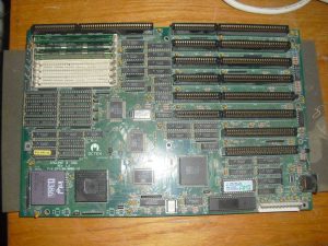 386-os alaplap 25MHz-es DX CPU-val