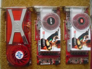 Balról jobra: Ati Radeon X1950 XTX, X1900 XT, X1800 XT