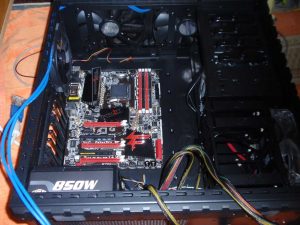 Ott a fekete AM3+ CPU foglalat