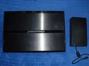 Clevo X7200 és a töltője Clevo X7200 és a töltője