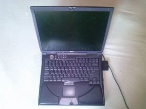 Dell Inspiron 8100 kinyitva